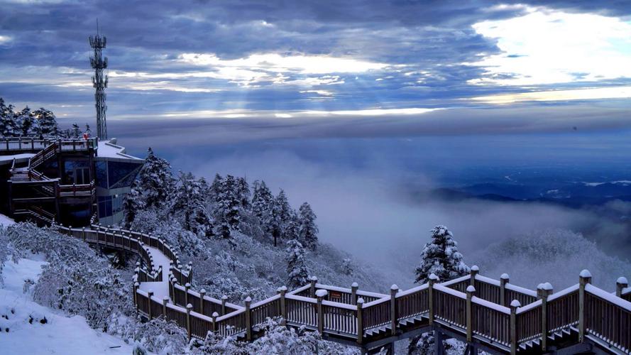 西岭雪山在哪里