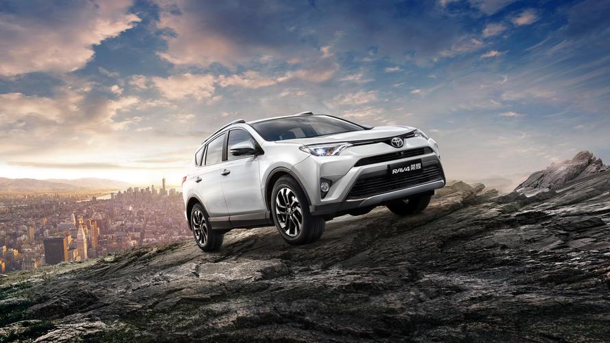 rav4加油开关在哪里