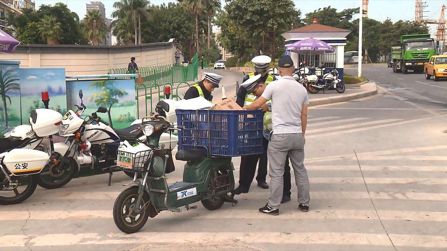 电动车被扣要带什么证件去取车