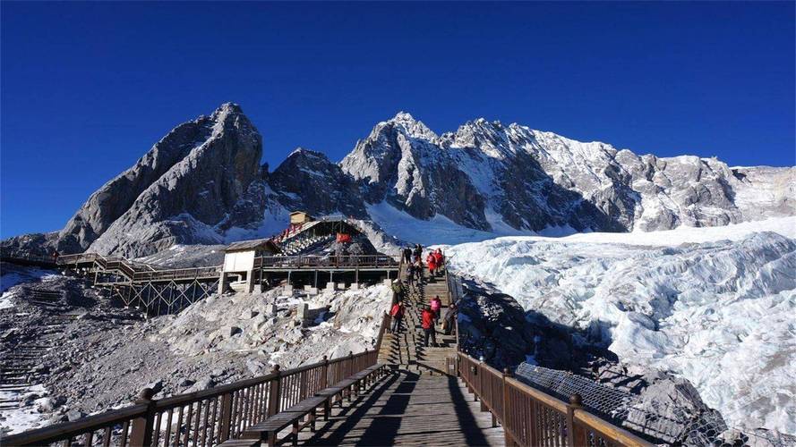 玉龙雪山海拨多少米