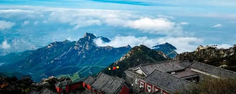 爬泰山怕山顶冷穿个雨披行吗